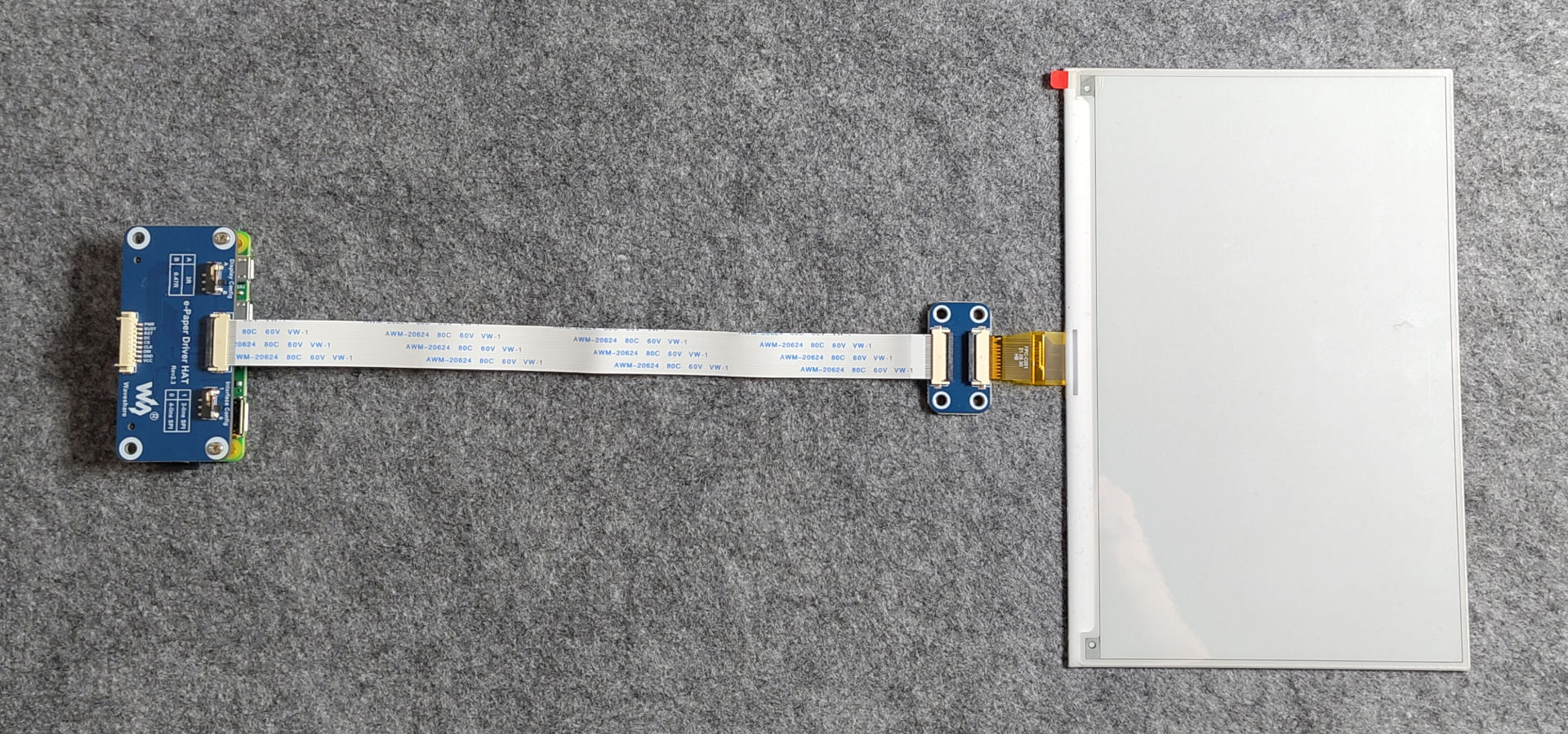 RPi, connected to the HAT, connected to the e-Paper screen